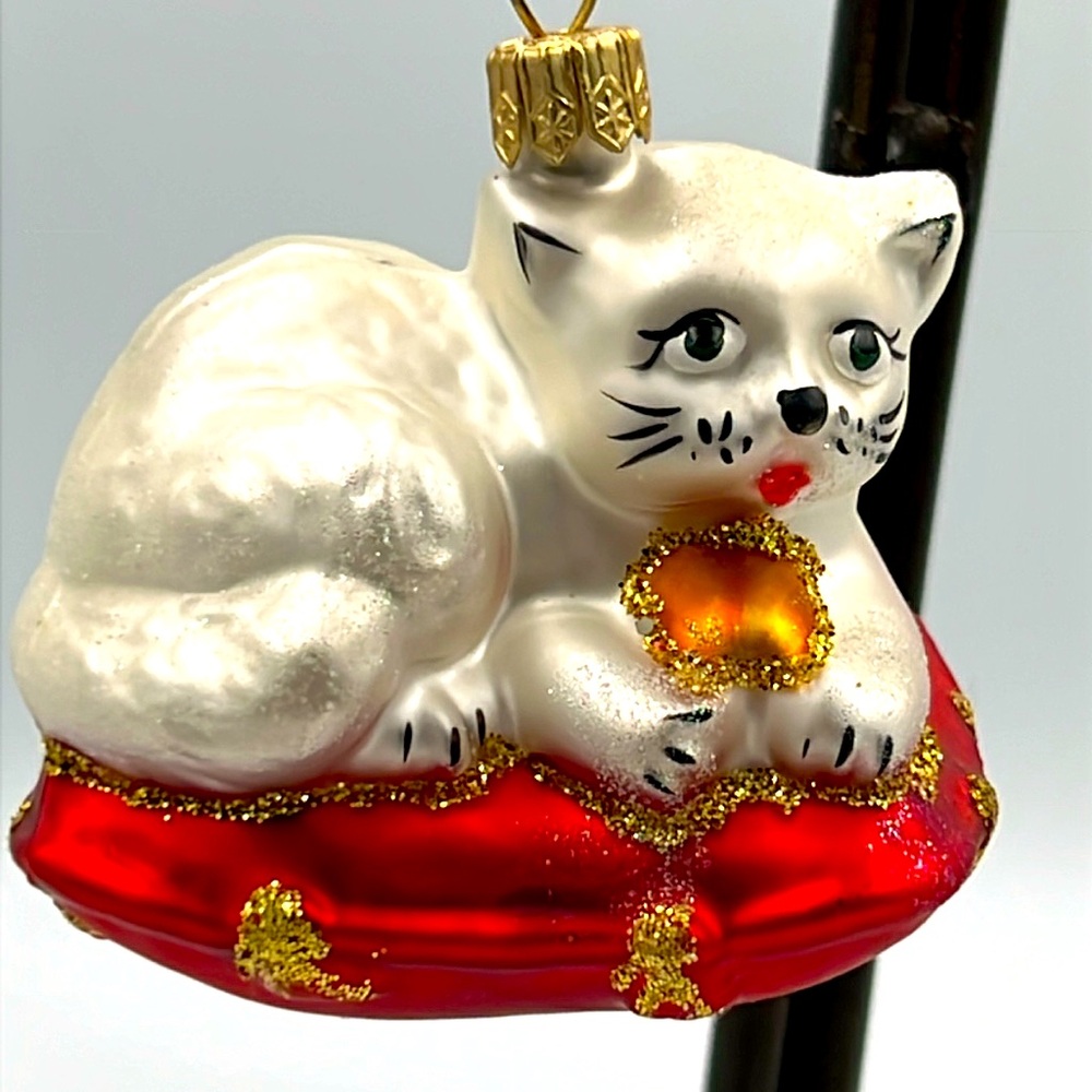 VTG Cat long haired white on red pillow Glads Blown Christmas tree ornament
